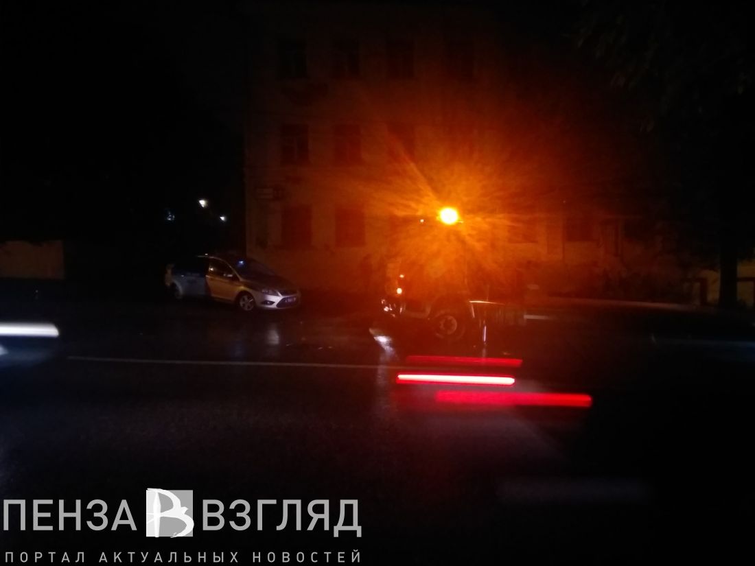 В центре Пензы легковушка влетела в стену нежилого дома