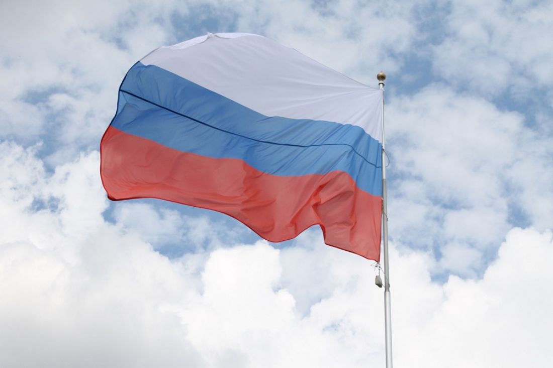 Подъем российского флага