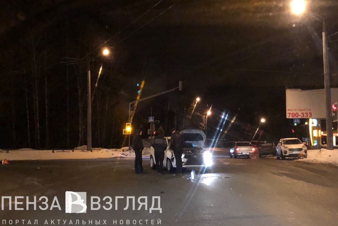 В Пензе на Окружной не разъехались две легковушки