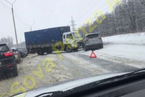 В Пензе произошло жесткое ДТП с грузовиком и двумя иномарками. Фото