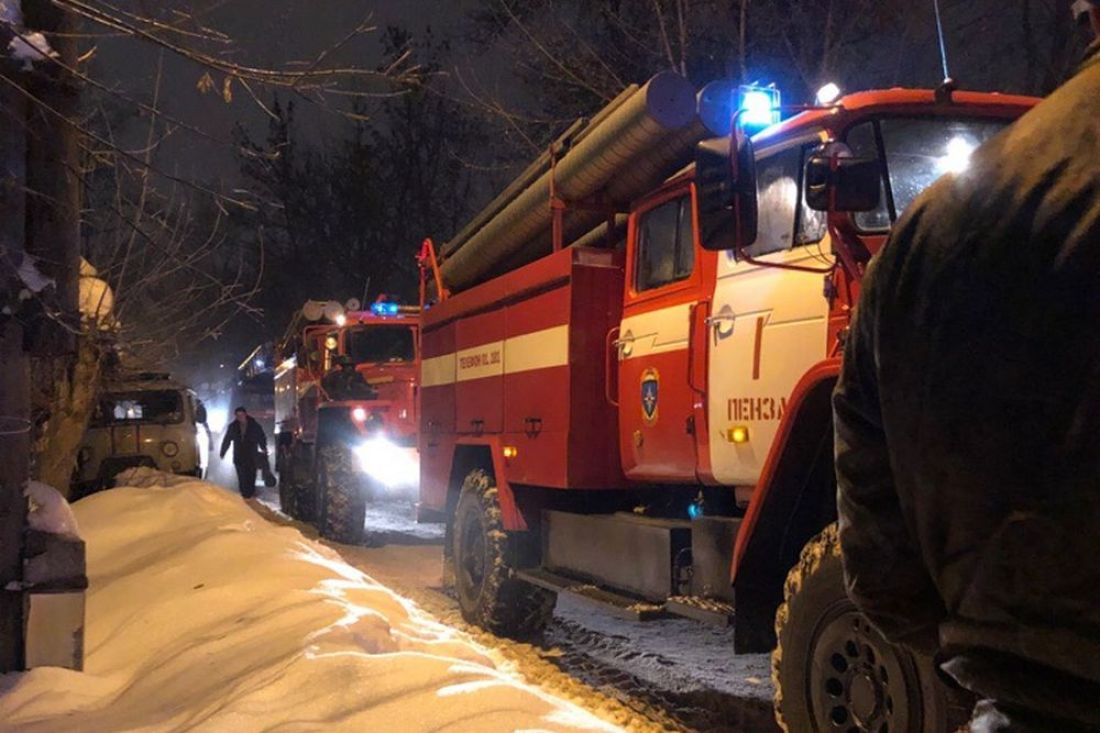 В Сети появилось видео из сгоревшего вчера в Пензе дома на улице Пограничной