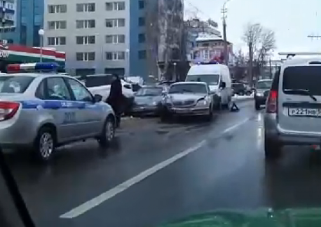 Столкнулись не три, а пять машин. Подробности ДТП в центре Пензы