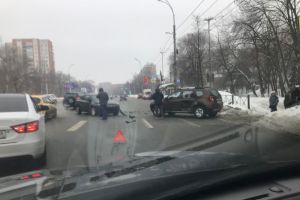 На проспекте Победы в Пензе две иномарки устроили жесткое ДТП. Фото