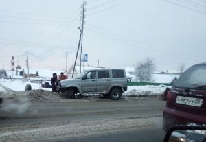 В Пензе машина после загадочной аварии стала трехколесной