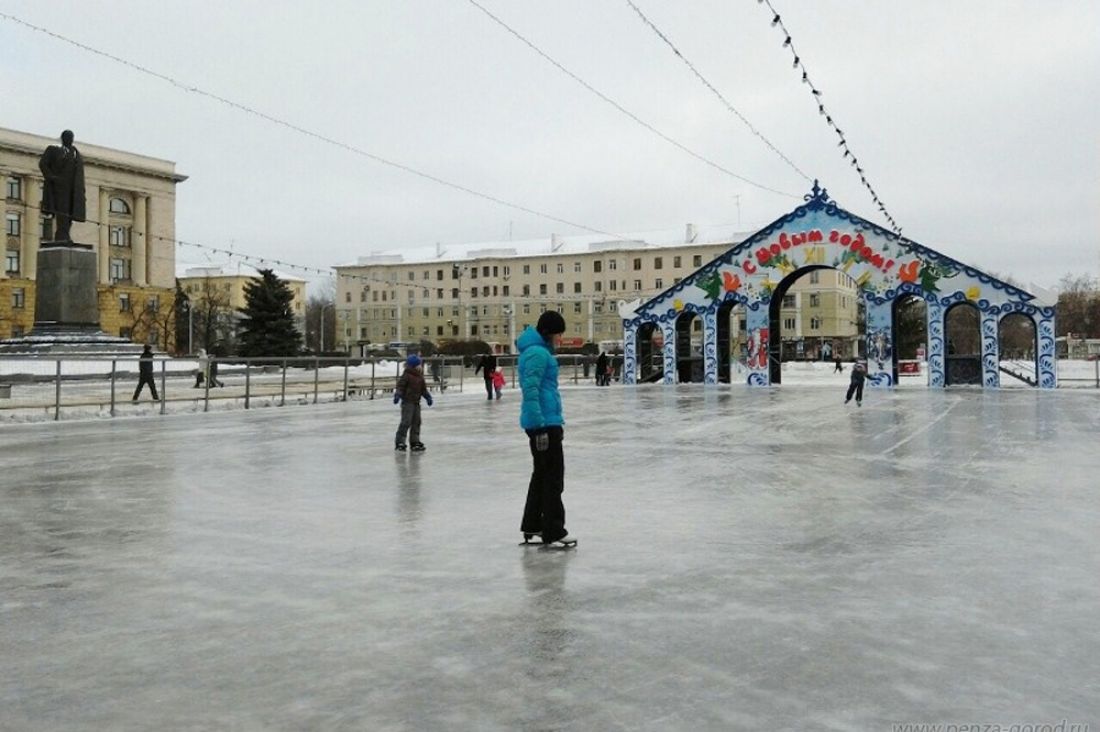 Каток пенза. Каток в Пензе на площади Ленина. Каток в Пензе открытый. Открытый каток на площади Ленина Пенза. Каток на Ростке Пенза.