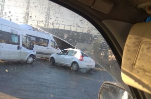 «Мост сурка». Перед Бакунинским мостом в Пензе в очередной раз застряла фура