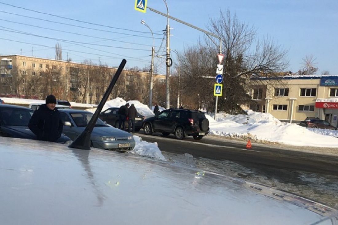 В пензенском Арбекове днем столкнулись две иномарки