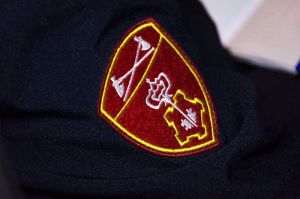 В Кузнецке на камеры попало, как вор попытался вынести бутылку из магазина