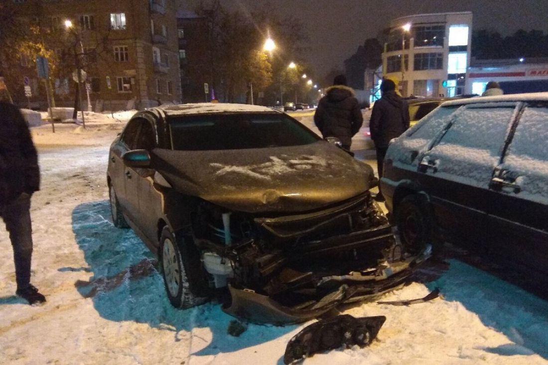 Бермудский треугольник». В тройном ДТП в Пензенской области раскурочило  иномарку. Фото