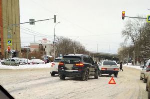 В Пензе снова произошла авария с тремя машинами