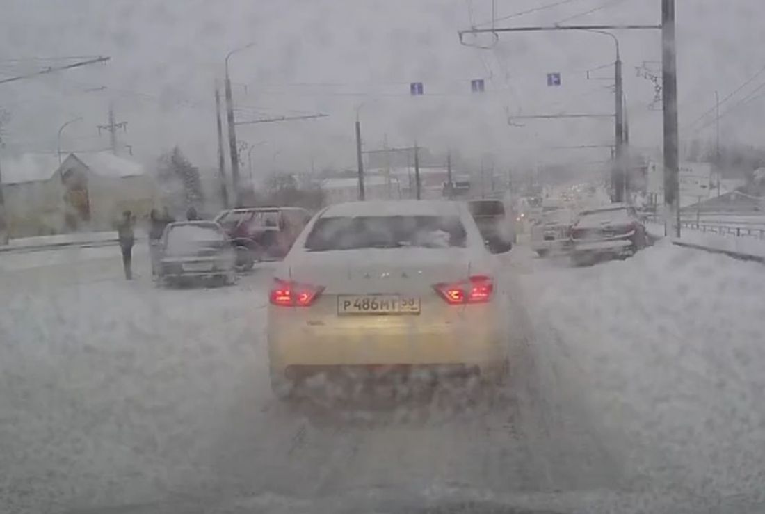 Опубликовано видео последствий массовой аварии на Бауманском мосту в Пензе