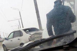 «ГАЗель» врезалась в «ВАЗ» при въезде на Сурский мост Пензы