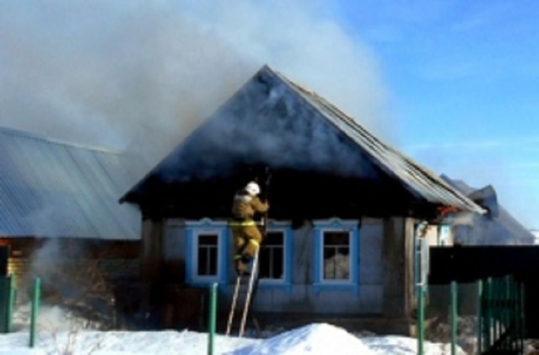 В Пензенской области пожар оставил дом без крыши