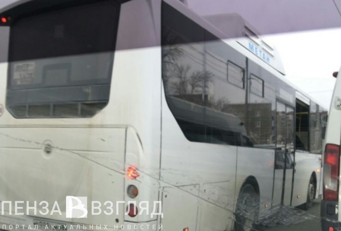 Пензенцы удивились, увидев городской автобус не на маршруте и без стекла