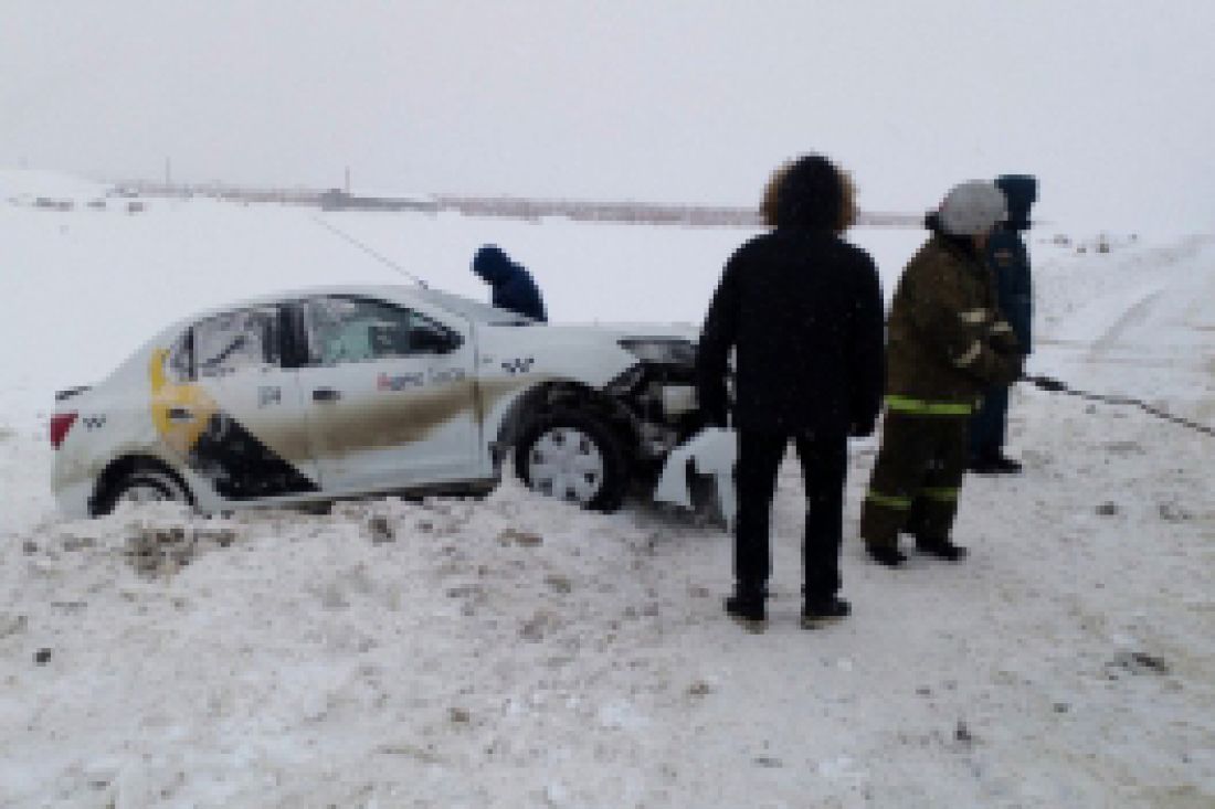 В Пензенской области автомобиль «Яндекс. Такси» улетел с дороги