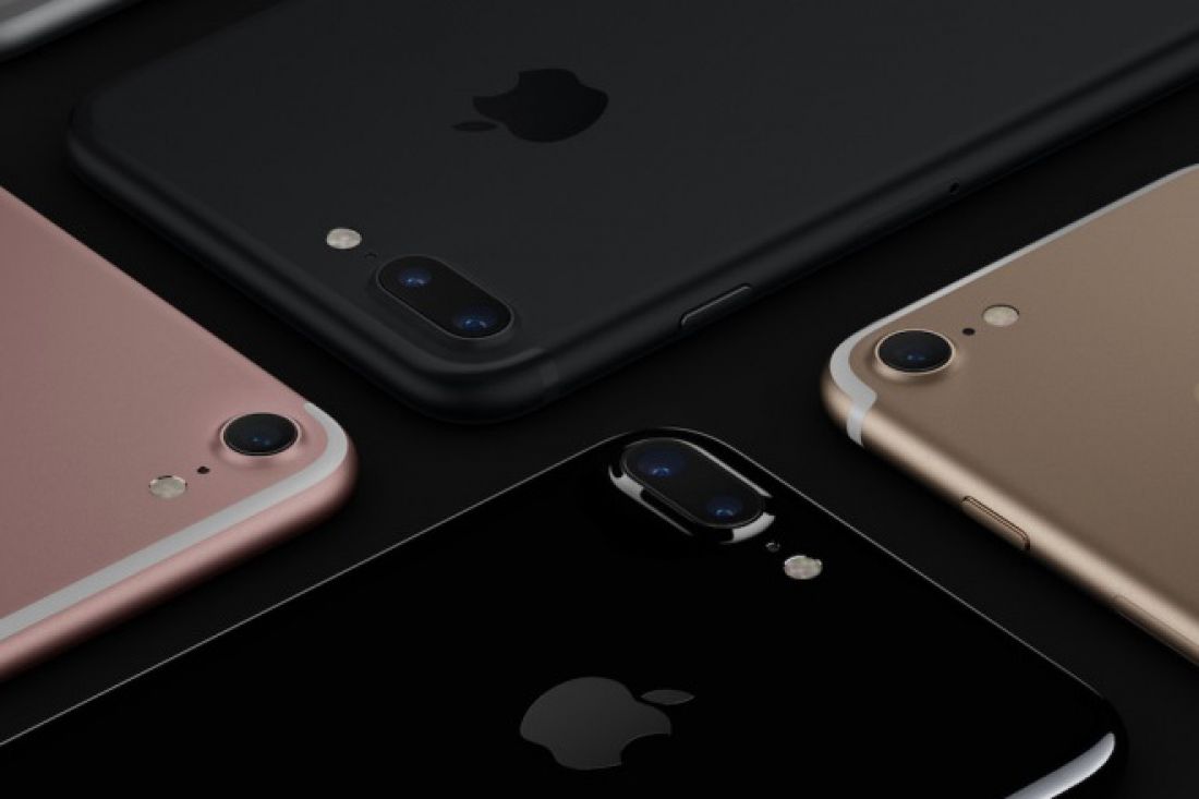 Стартовали продажи iPhone 7 в России: очереди и давка