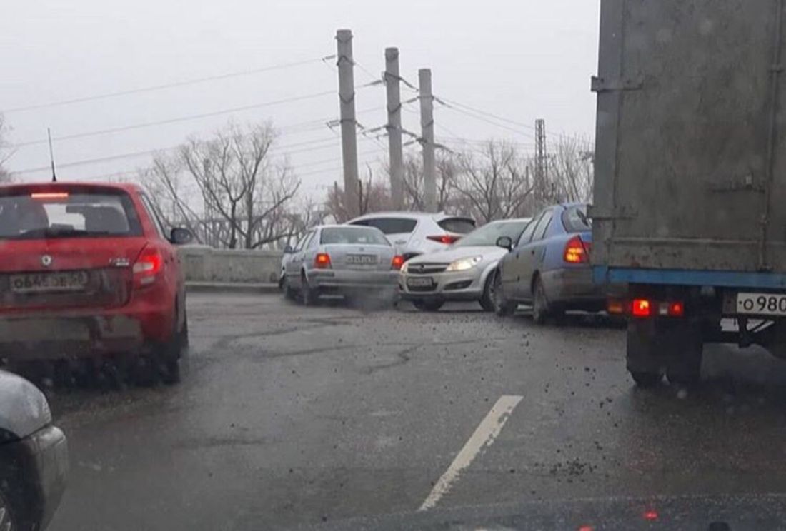 На Бакунинском мосту Пензы произошла авария с участием нескольких автомобилей