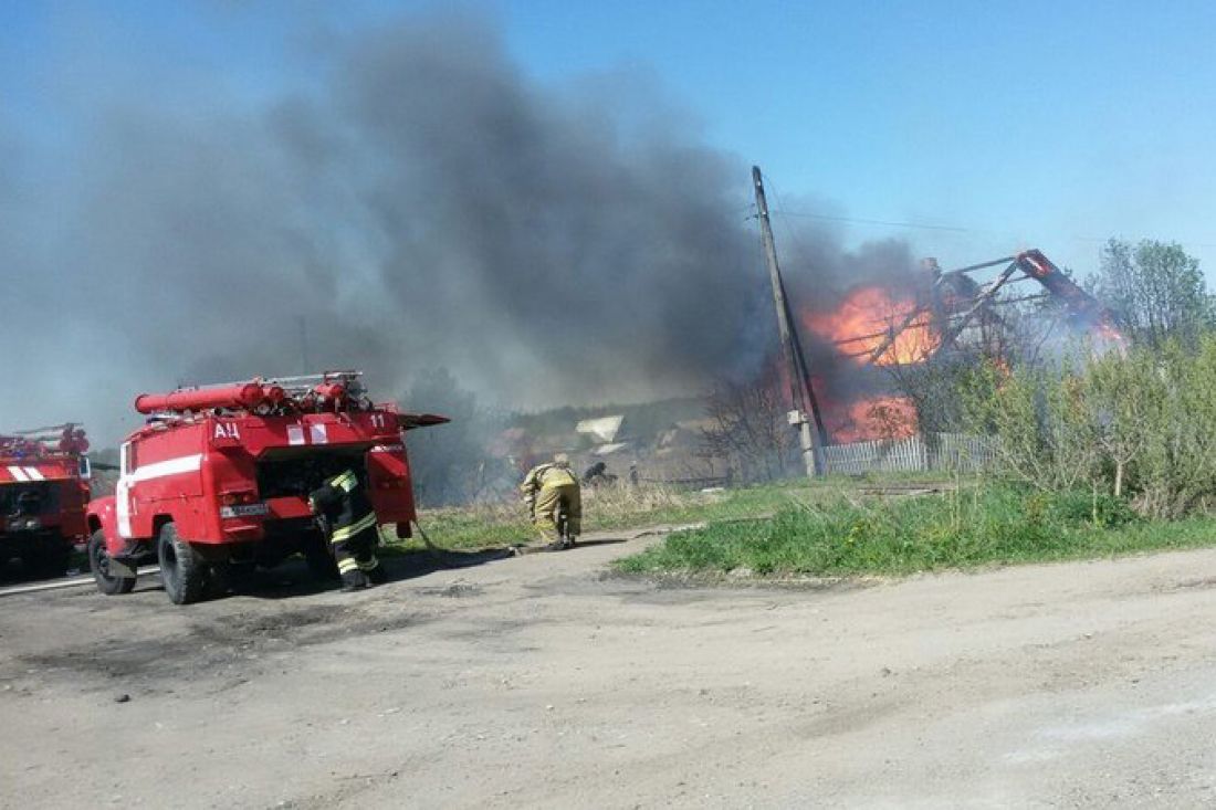 При пожаре в собственном доме среди бела дня погиб мужчина