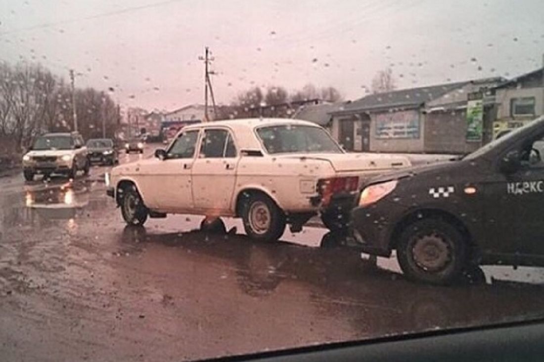 В пензенской Терновке автомобиль «Яндекс. Такси» влетел в «ГАЗ»