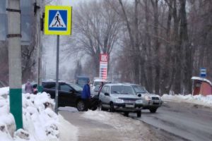 В Пензе кроссовер въехал в легковой автомобиль