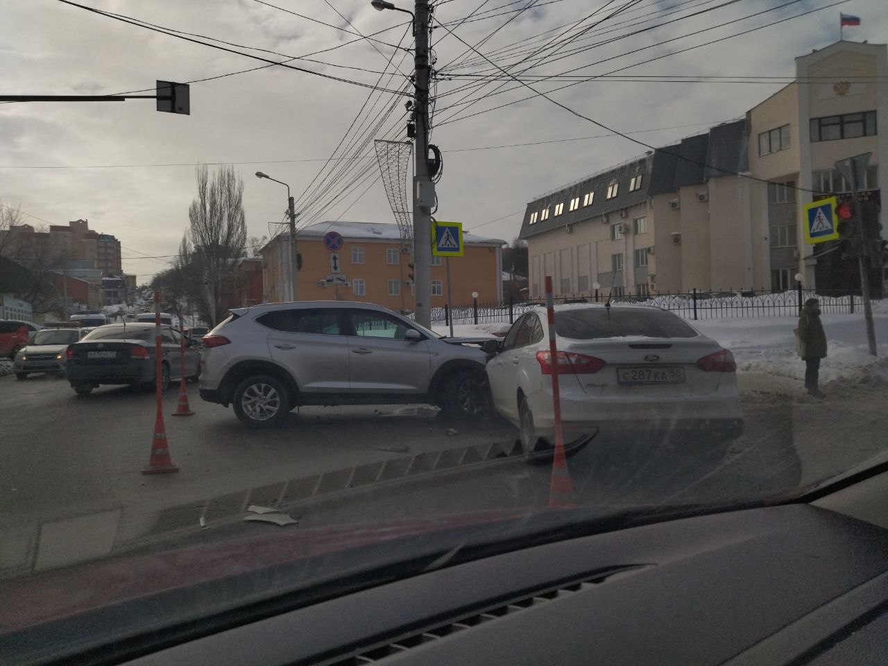 На пересечении улиц М. Горького и Володарского в Пензе столкнулись две  иномарки