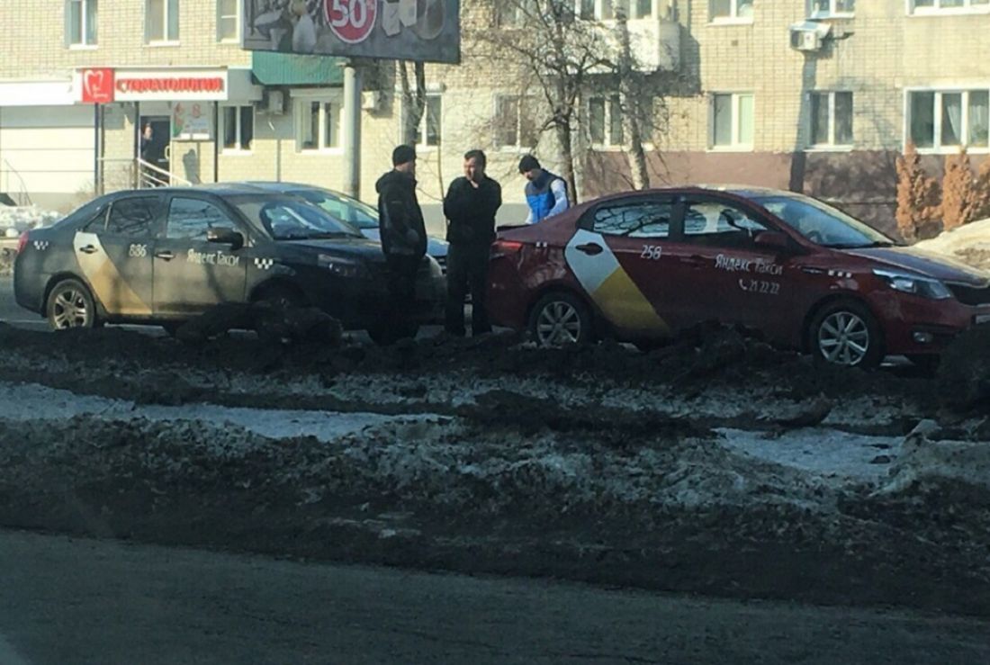 В Пензе в ДТП попали две машины такси