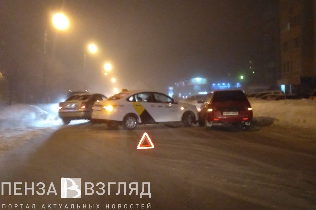 В Пензе машина «Яндекс.Такси» влетела в «ВАЗ»