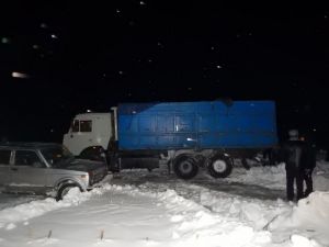 Появились снимки из Пензенской области, где двое мужчин незаконно «добывали» нефтепродукты