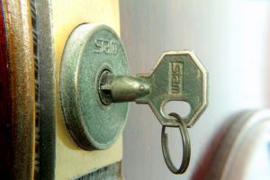 На улице Конституции в Заречном сосед обокрал соседа