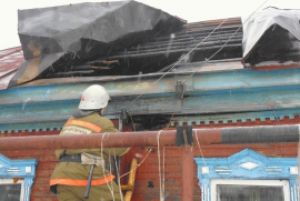 Деревянный дом в Пензенской области тушили десять человек