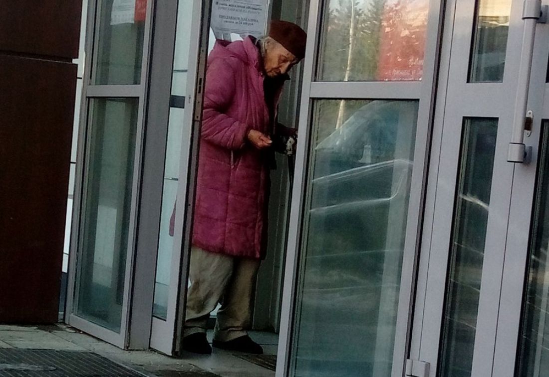 Пензенцы хотят помочь бабушке, чей сын выгоняет ее из квартиры и бьет. Фото