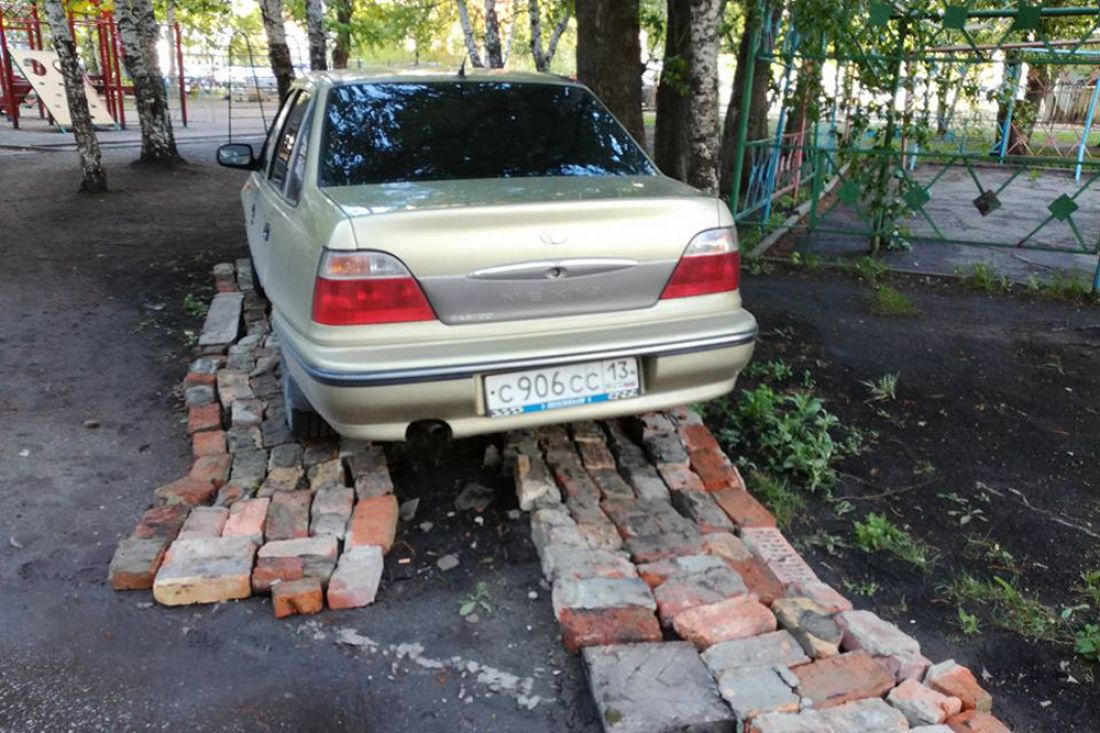 Жители Пензы возмущены самодельной парковкой из строительного мусора