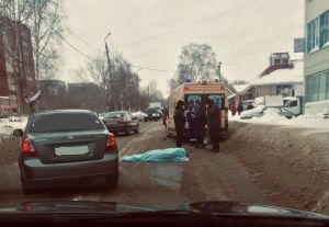 В пензенских соцсетях опубликовали фото сбитой насмерть женщины на Пролетарской улице