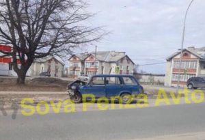 «Дедушку жалко». В Заречном Пензенской области у «четверки» сплющило переднюю часть