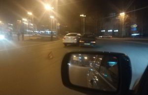 Жители Пензы обсуждают странное ДТП на кольце у памятника Победы