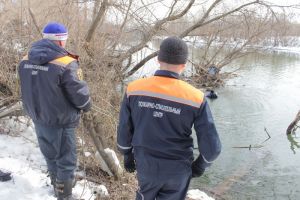 В Пензе из Суры извлекли тело мужчины, которое полежало в воде полгода
