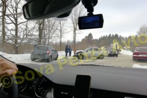 Возле Ахунского переезда в Пензе у легковушки раздробило капот и бампер