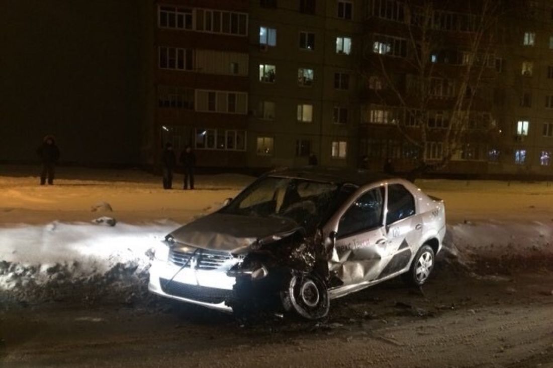 «Впечатались друг в друга!». В пензенском микрорайоне «Шуист» случилось жесткое ДТП с «Яндекс. Такси»