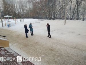В Пензе из-за пожара в районе «Маяка» родители пришли забрать детей из близлежащей школы