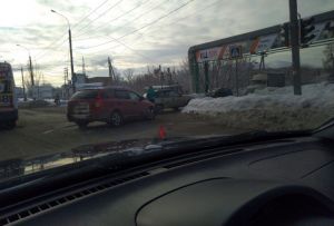 В Пензе при въезде в Терновку одно авто «впечаталось» в другое