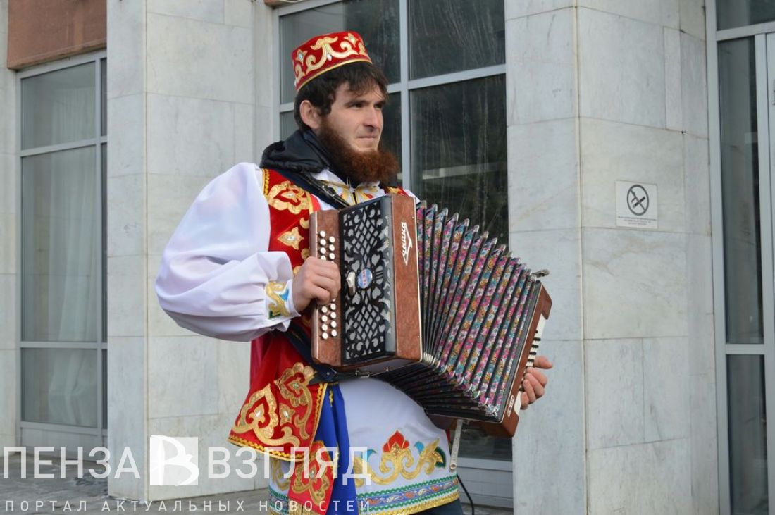 Перед пензенским Домом молодежи прошла «Широкая Масленица»