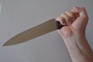Житель Пензенской области получил удар ножом в живот от односельчанина