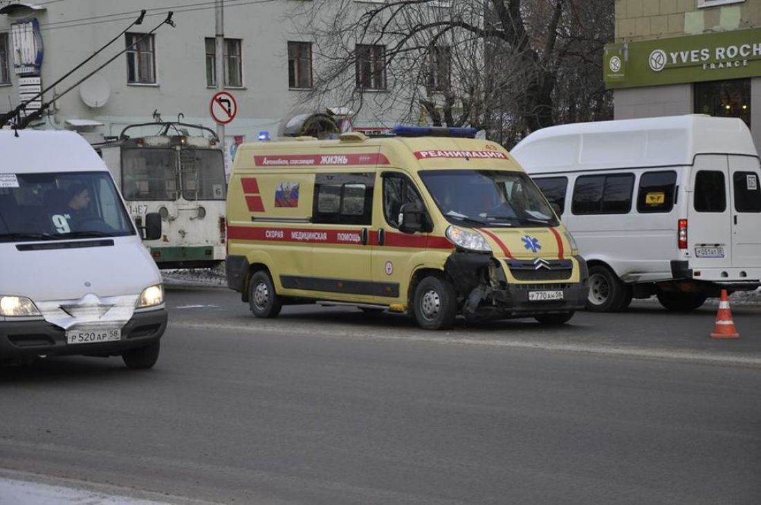 Пенза помощь. Скорая Пенза. Пенза автомобили скорой. Авто скорой помощи Пенза. Скорой медицинской помощи машина в Кирове.