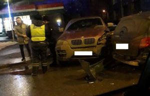 Ночью в центре Пензы три легковушки устроили жесткое ДТП. Фото