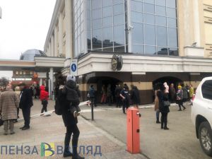 «Весь 1 этаж в дыму». Появились снимки с места пожара в пензенском ТЦ «Пассаж»