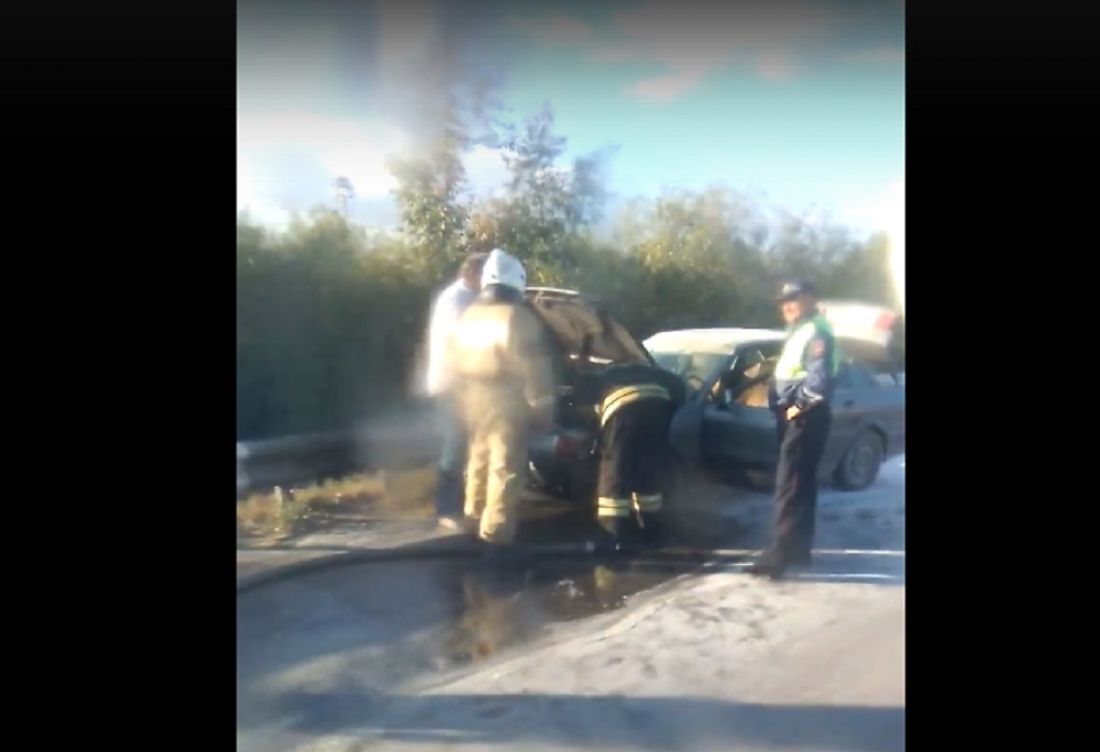 Обгоревшая на мосту в Кузнецке машина попала на видео