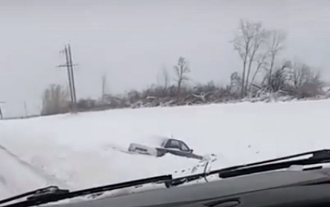 На трассе «Пенза-Колышлей» машину вынесло в кювет. Видео