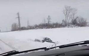 На трассе «Пенза-Колышлей» машину вынесло в кювет. Видео