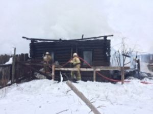 В Пензенской области обрушился вспыхнувший деревянный дом