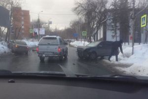 Появились фотографии с места жесткого ДТП в центре города
